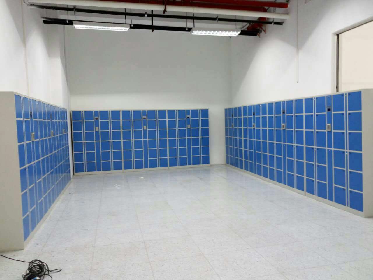 Một công ty đại chúng sử dụng tủ khóa thông minh kết nối mạng của tôi.